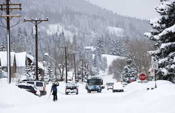 Εκατοντάδες ταξιδιώτες εγκλωβισμένοι σε αεροδρόμια του Σικάγο εξαιτίας χιονοθύελλας