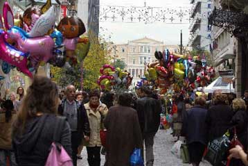 Κλείνει τα μαγαζιά την Κυριακή η Νομαρχία Αθηνών, τα… ανοίγουν οι έμποροι