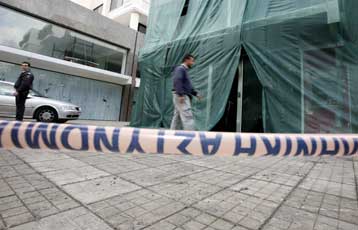 Μπαράζ εμπρηστικών επιθέσεων τα ξημερώματα στο Λεκανοπέδιο