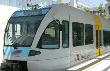 Αγνωστοι πυροβόλησαν κατά συρμού του Προαστιακού