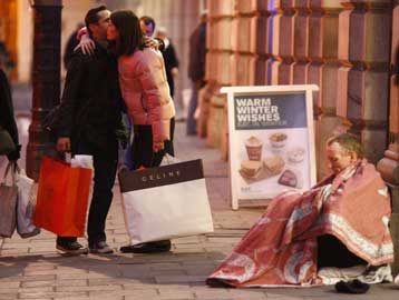 Σε τροχιά πολύχρονης ύφεσης μπαίνει η βρετανική οικονομία, σύμφωνα με αναλυτές