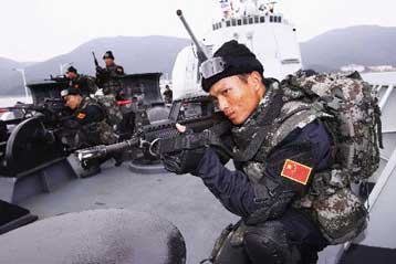 Κινεζική ναυτική δύναμη αποπλέει για τη Σομαλία στη μάχη κατά της πειρατείας