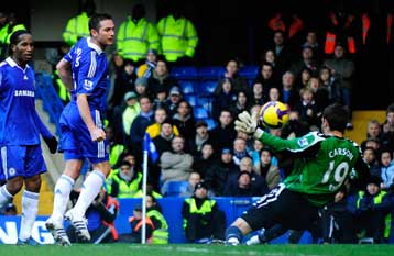 Τα… κουτιά με τα δώρα άνοιξαν Λίβερπουλ, Τσέλσι και Μάντσεστερ