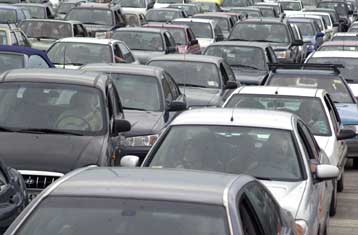 Ουρές σχηματίστηκαν στους εθνικούς δρόμους κατά την επιστροφή των εκδρομέων