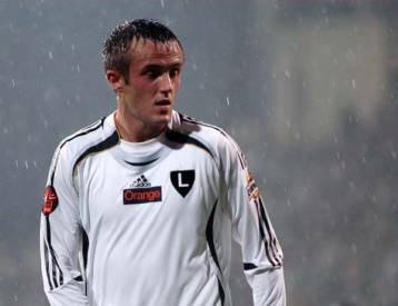 Κοιτάζει τον Μίροσλαβ Ράντοβιτς ο Ντούσαν Μπάγεβιτς