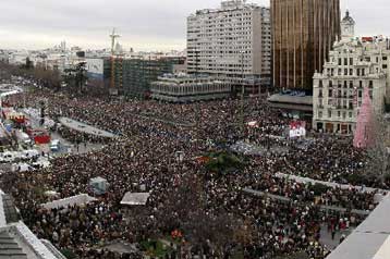 Ογκώδης συγκέντρωση υπέρ των οικογενειακών αξιών στην Ισπανία