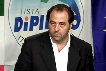 Πλήγμα εκ των… έσω για τον εισαγγελέα των «Καθαρών Χεριών» Ντι Πιέτρο