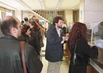 Ελπίδες για μείωση επιτοκίων μετά την έναρξη του προγράμματος στήριξης των τραπεζών