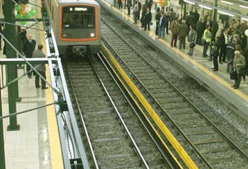 Ένας άνδρας έχασε τη ζωή του, πέφτοντας στις γραμμές του ΗΣΑΠ στα Κ.Πατήσια