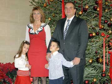 Πρωτοχρονιάτικα κάλαντα στην πολιτειακή και πολιτική ηγεσία με ευχές και δώρα