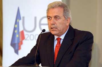 Επί τάπητος η ρύθμιση για τα χρέη νοσοκομείων στη συνάντηση Παπαθανασίου-Αβραμόπουλου