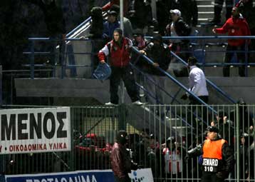 Ο Γκαλέτι ξελάσπωσε τον Ολυμπιακό, μετά την… εισβολή των οπαδών του