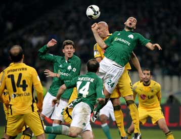 Η ισοπαλία μεταξύ Παναθηναϊκού και ΑΕΚ έβγαλε… νικητές τον Ολυμπιακό και τον ΠΑΟΚ