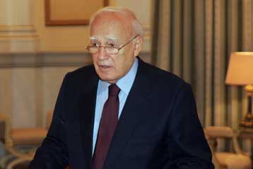 Πλήγμα στη δημοκρατική σταθερότητα η επίθεση κατά των αστυνομικών, λέει ο Κ.Παπούλιας