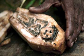 Στην πυρά σαν μάγισσα οδηγήθηκε νεαρή γυναίκα στη Παπούα Νέα Γουινέα