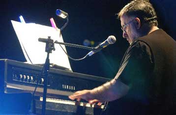 Συναυλία του Θάνου Μικρούτσικου απόψε στο Μέγαρο Μουσικής Αθηνών