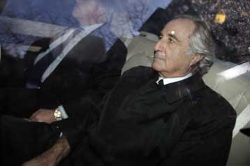 Να στείλει πανάκριβα κοσμήματα σε συγγενείς του προσπάθησε ο Μάντοφ