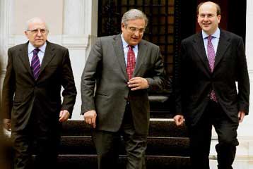 Πρώτη συνεδρίαση για το «υπερδιευθυντήριο» της οικονομίας εν μέσω αγωνίας για την κρίση