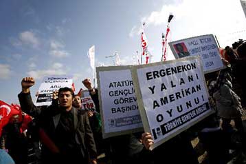 Οπλοστάσιο ανακάλυψε η τουρκική αστυνομία ερευνώντας για το δίκτυο Εργκένεκον