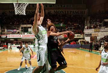 Σύλληψη οπαδού του Παναθηναϊκού μετά το ματς με τη Σιένα