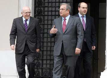 Με προβληματισμό και καχυποψία βλέπει η Αντιπολίτευση τη Διυπουργική για Οικονομία