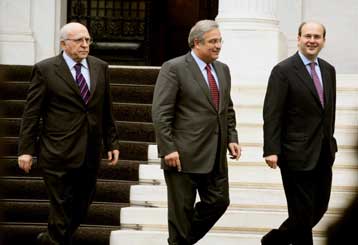 Σχέδιο έκτακτης ανάγκης για την οικονομία επεξεργάζεται το «υπερδιευθυντήριο»