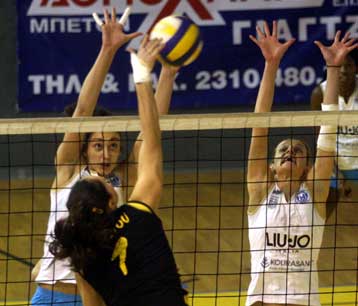 «Κυανόλευκο» το ντέρμπι της Θεσσαλονίκης, εύκολες νίκες για ΠΑΟ και Μαρκόπουλο