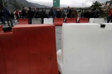 Κλειστή η Εθνική Οδός στο ύψος του Αγρινίου από αγρότες της Αιτωλοακαρνανίας