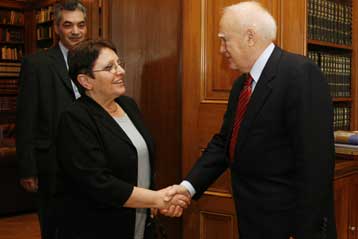 Για ανοχή στα ελληνοτουρκικά εγκαλεί την κυβέρνηση η Αλέκα Παπαρήγα