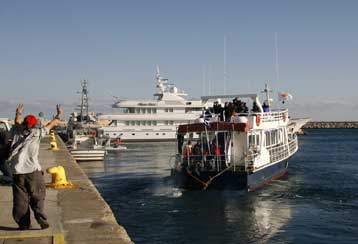 Επέστρεψε στην Κύπρο, λόγω βλάβης, το πλοίο «Αρίων»
