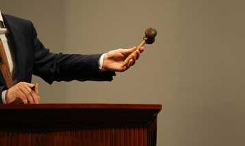 Σε περικοπές θέσεων εργασίας θα προχωρήσει ο οίκος δημοπρασιών Christies