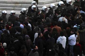 Στους δρόμους η εκπαιδευτική κοινότητα, αλλά και οι συνδικαλιστές αστυνομικοί