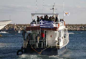 Απέπλευσε το πλοίο «Αρίων» με ανθρωπιστική βοήθεια για την αποκλεισμένη Γάζα