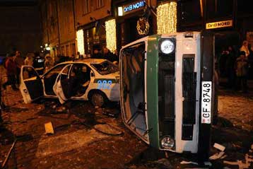 Πεδίο μάχης η Ρίγα με άγριες συγκρούσεις μεταξύ διαδηλωτών και αστυνομίας