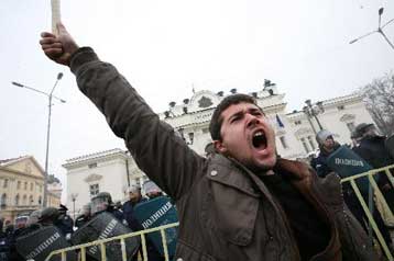 Επεισόδια και τραυματισμοί σε αντικυβερνητική διαδήλωση στη Βουλγαρία