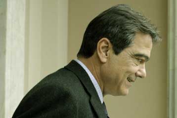 Καλοστημένο παιχνίδι η διαδικασία ιδιωτικοποίησης της Ολυμπιακής, λέει το ΠΑΣΟΚ