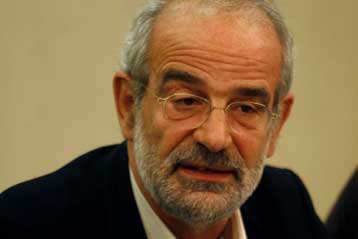 Αποχή από όσα συμβαίνουν στη Γάζα σημαίνει συγκάλυψη, λέει ο Αλέκος Αλαβάνος