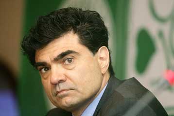 Να αλλάξουμε χώρα για να κάνουμε γήπεδο, σχολιάζει ο Γ.Βαρδινογιάννης