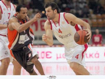 Αποδοκιμασίες στην πρώτη ήττα του Ολυμπιακού στο ΣΕΦ