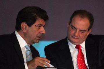 Η κυβέρνηση διαψεύδει, η Ρηγίλλης ετοιμάζεται για εκλογές