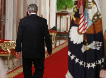 Ο Τζ.Μπους αποχαιρετά τον Λευκό Οίκο, υπεραμυνόμενος των επιλογών του