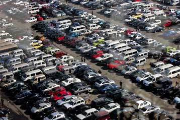 Σε μαζικές απολύσεις προχωρά η εταιρεία ενοικίασης αυτοκινήτων Hertz