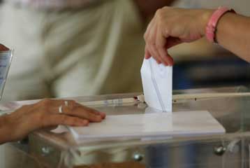 Στο 4,6% έως 5,0% η ψαλίδα υπέρ του ΠΑΣΟΚ παρά τον ανασχηματισμό