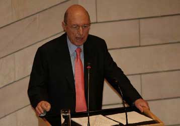 Ρωγμές στην «ασπίδα» του ευρώ διαπιστώνει ο Κώστας Σημίτης