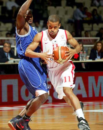 Πρωτοπόρος ο Ολυμπιακός μετά την ήττα του ΠΑΟ