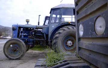 Αγρότες απέκλεισαν την Εθνική Οδό στο ύψος της Χαλκηδόνας