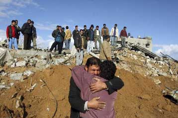 Εικόνα θανάτου και καταστροφής έπειτα από σφυροκόπημα 22 ημερών στη Γάζα