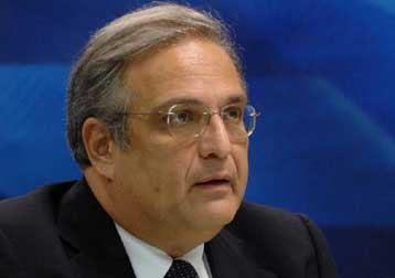 Έλλειμμα άνω του 3% και μηδενική ανάπτυξη στην Ελλάδα, προβλέπει η Κομισιόν