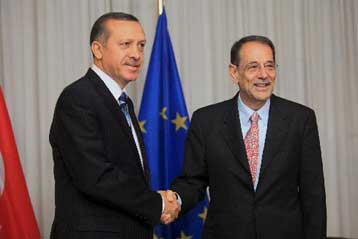 Στις Βρυξέλλες ο Ερντογάν επιδιώκοντας να «αναστήσει» την τουρκική υποψηφιότητα