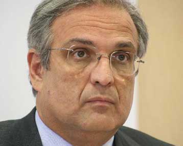 Κρίσιμη συνάντηση Παπαθανασίου – Αλμούνια στις Βρυξέλλες, φόβοι για νέα επιτήρηση